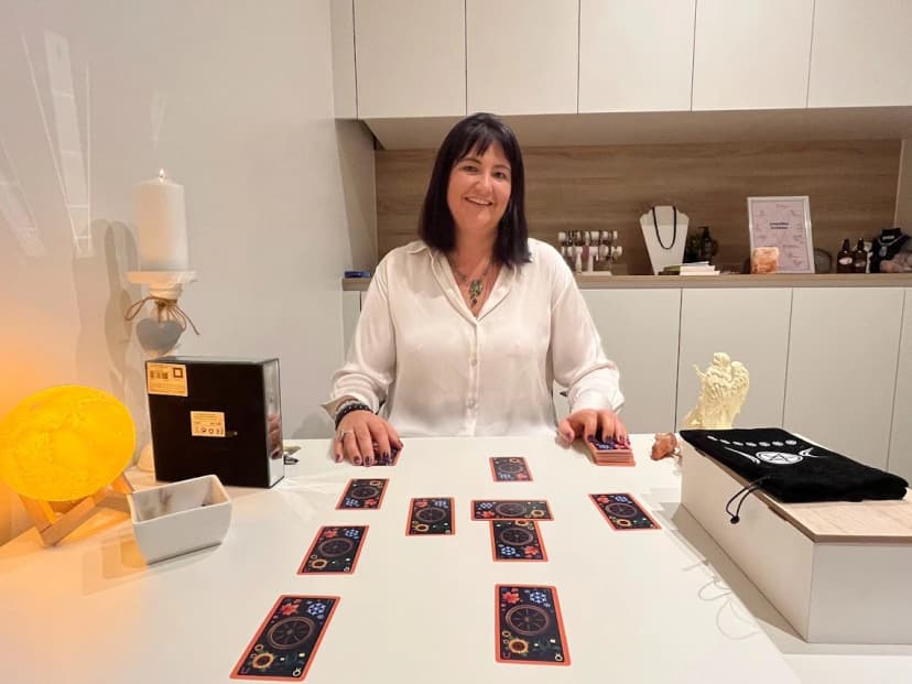 Marian met tarotkaarten